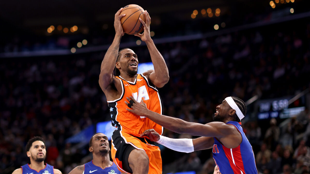 INGLEWOOD, CALIFORNIA - DECEMBER 28: Kawhi Leonard #2 of the Los Angeles Clippers drives to the basket against Caris Levert #8 of the Detroit Pistons during the second quarter at Intuit Dome on December 28, 2025 in Inglewood, California.