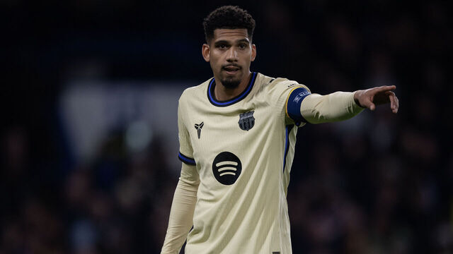 LONDON, ENGLAND - NOVEMBER 25: Ronald Araujo of FC Barcelona during the UEFA Champions League 2025/26 League Phase MD5 match between Chelsea FC and FC Barcelona at Stamford Bridge on November 25, 2025 in London, England.