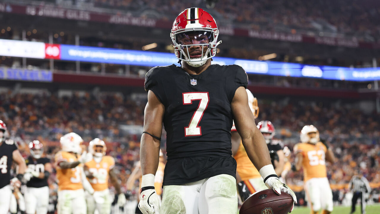 TAMPA, FLORIDA - DECEMBER 11: Bijan Robinson #7 of the Atlanta Falcons runs a touchdown during the third quarter of an NFL football game against the Tampa Bay Buccaneers at Raymond James Stadium on December 11, 2025 in Tampa, Florida.