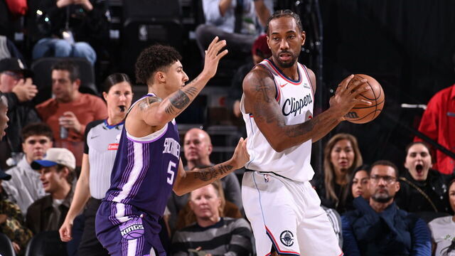 INGLEWOOD, CA - DECEMBER 30: Kawhi Leonard #2 of the LA Clippers handles the ball during the game against the Sacramento Kings on December 30, 2025 at Intuit Dome in Los Angeles, California. NOTE TO USER: User expressly acknowledges and agrees that, by downloading and/or using this Photograph, user is consenting to the terms and conditions of the Getty Images License Agreement. Mandatory Copyright Notice: Copyright 2025 NBAE