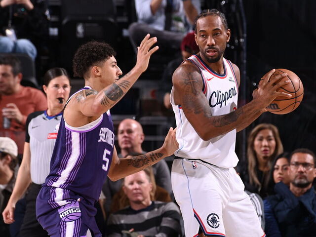 INGLEWOOD, CA - DECEMBER 30: Kawhi Leonard #2 of the LA Clippers handles the ball during the game against the Sacramento Kings on December 30, 2025 at Intuit Dome in Los Angeles, California. NOTE TO USER: User expressly acknowledges and agrees that, by downloading and/or using this Photograph, user is consenting to the terms and conditions of the Getty Images License Agreement. Mandatory Copyright Notice: Copyright 2025 NBAE