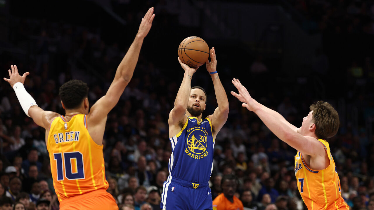 CHARLOTTE, NORTH CAROLINA - DECEMBER 31: Stephen Curry #30 of the Golden State Warriors attempts a three point basket during the first half of the game against the Charlotte Hornets at Spectrum Center on December 31, 2025 in Charlotte, North Carolina.
