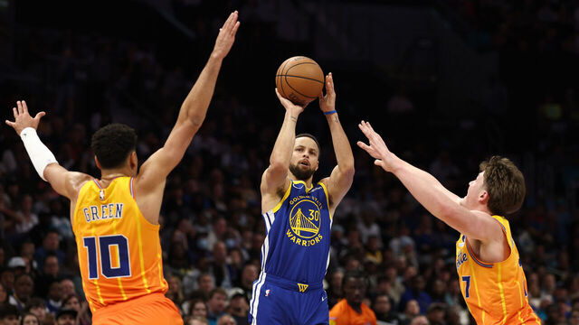 CHARLOTTE, NORTH CAROLINA - DECEMBER 31: Stephen Curry #30 of the Golden State Warriors attempts a three point basket during the first half of the game against the Charlotte Hornets at Spectrum Center on December 31, 2025 in Charlotte, North Carolina.