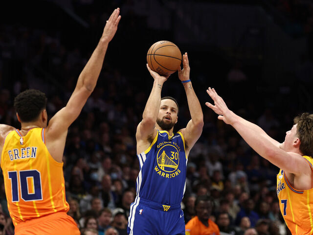 CHARLOTTE, NORTH CAROLINA - DECEMBER 31: Stephen Curry #30 of the Golden State Warriors attempts a three point basket during the first half of the game against the Charlotte Hornets at Spectrum Center on December 31, 2025 in Charlotte, North Carolina.