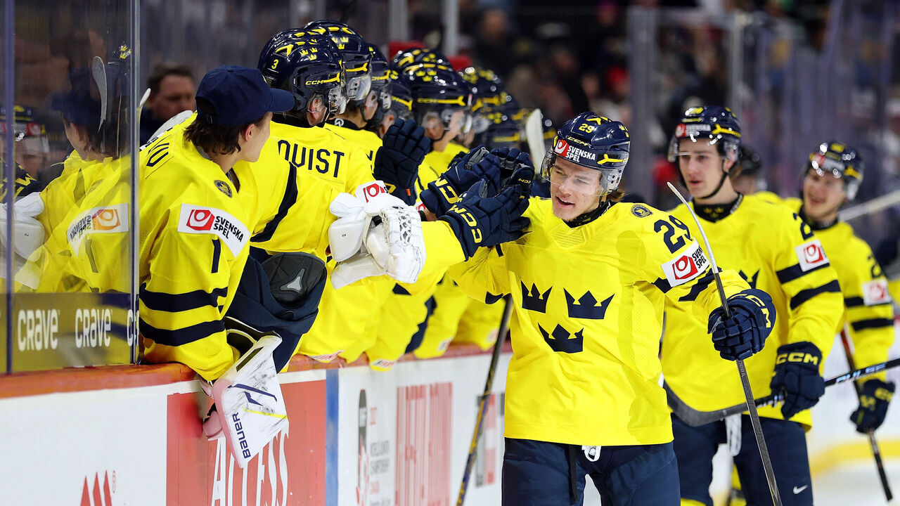 ST PAUL, MINNESOTA - DECEMBER 31: Casper Juustovaara #29 of Sweden celebrates his goal against the United States with teammates in the first period of a Group A stage game during the IIHF World Junior Hockey Championship at Grand Casino Arena on December 31, 2025 in St Paul, Minnesota.