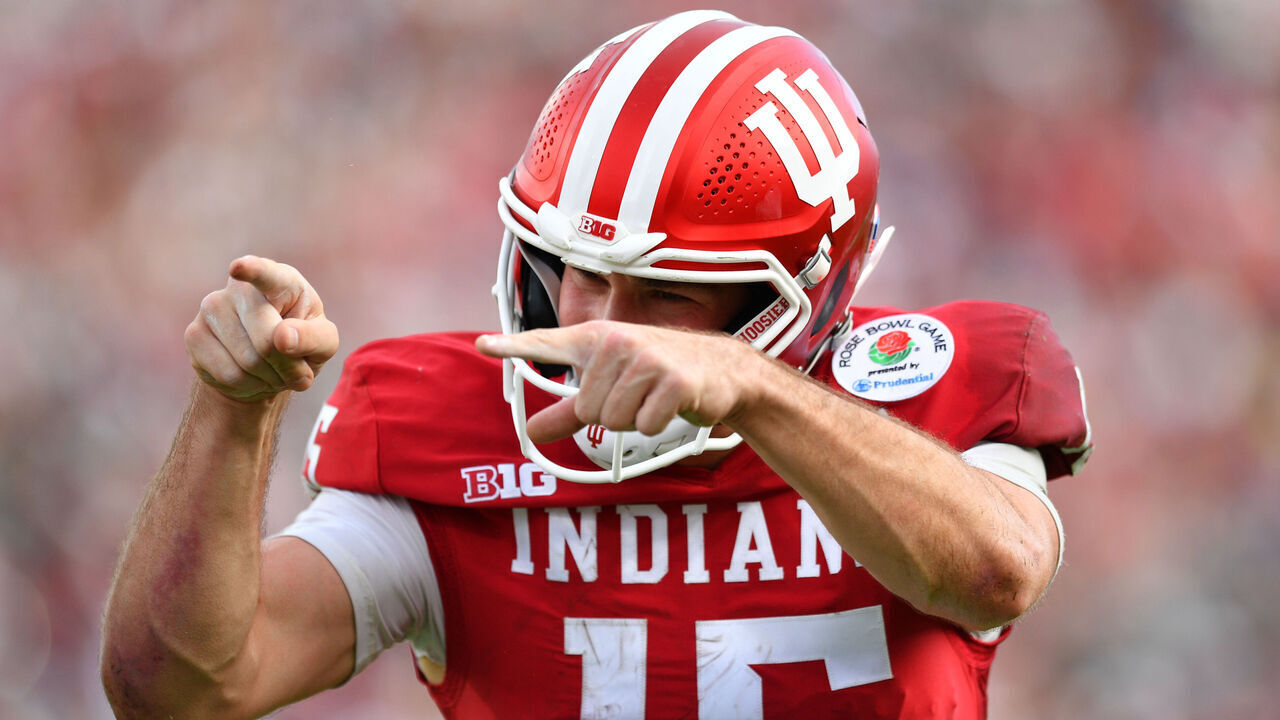PASADENA, CA - JANUARY 01: QB Fernando Mendoza #15 of the Indiana Hoosiers celebrates after throwing a 24 yard touchdown reception to make put the Hoosiers up 24-0 during the third quarter of the Alabama Crimson Tide versus the Indiana Hoosiers College Football Playoff Quarterfinal at the Rose Bowl Presented by Prudential on January 1, 2026, at the Rose Bowl Stadium in Pasadena, CA.