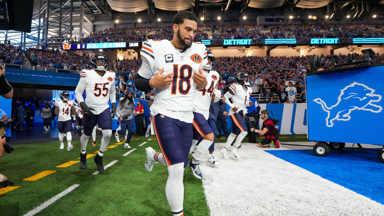 DETROIT, MICHIGAN - SEPTEMBER 14: Caleb Williams #18 of the Chicago Bears runs onto the field prior to an NFL football game against the Detroit Lions at Ford Field on September 14, 2025 in Detroit, Michigan.