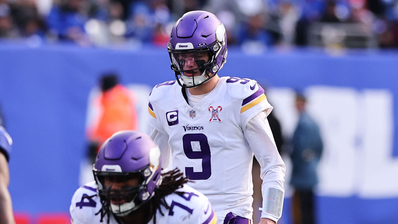 EAST RUTHERFORD, NJ - DECEMBER 21: J.J. McCarthy #9 of the Minnesota Vikings during the game against the New York Giants on December 21, 2025 at MetLife Stadium in East Rutherford, New Jersey.