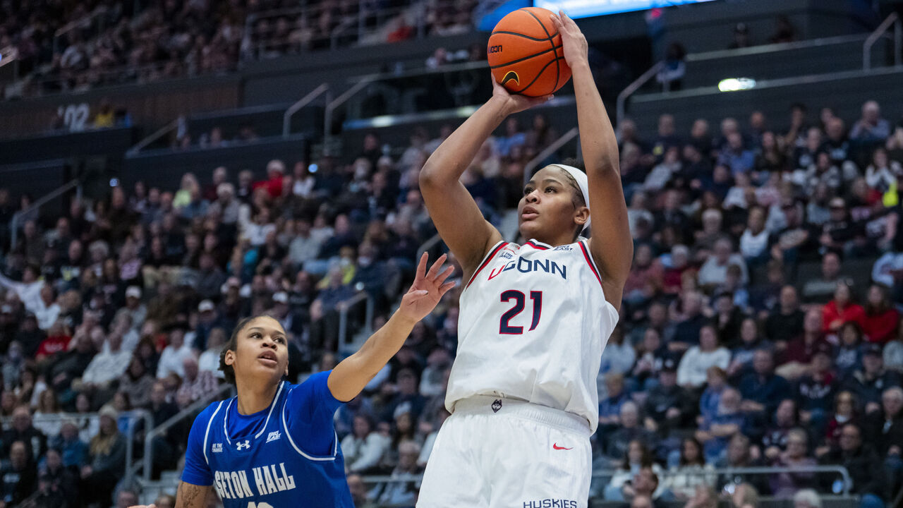 HARTFORD, CONNECTICUT - JANUARY 03: Sarah Strong #21 of the Connecticut Huskies shoots against Messiah Hunter #13 of the Seton Hall Pirates during the first half of an NCAA women's basketball game at PeoplesBank Arena on January 03, 2026 in Hartford, Connecticut.