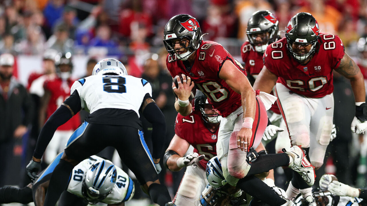 TAMPA, FLORIDA - JANUARY 3: Cade Otton #88 of the Tampa Bay Buccaneers runs with the ball during the fourth quarter against the Carolina Panthers at Raymond James Stadium on January 3, 2026 in Tampa, Florida.