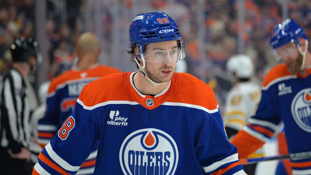 EDMONTON, CANADA - DECEMBER 31: Andrew Mangiapane #88 of the Edmonton Oilers in action during the game against the Boston Bruins at Rogers Place on December 31, 2025, in Edmonton, Alberta, Canada.