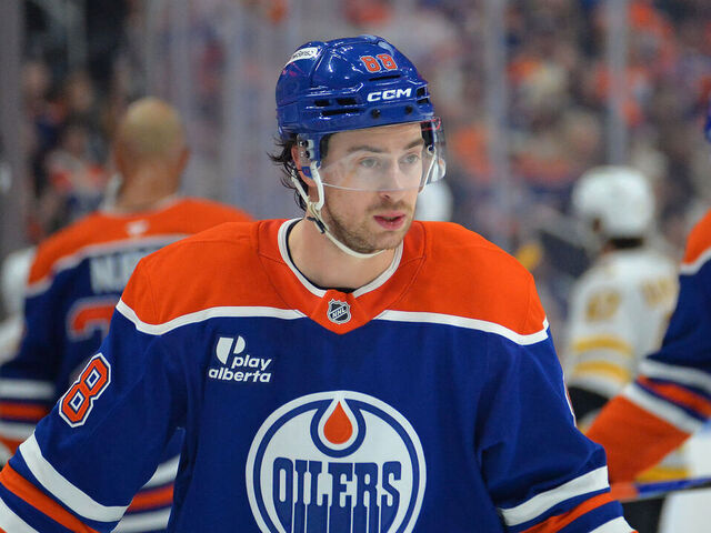 EDMONTON, CANADA - DECEMBER 31: Andrew Mangiapane #88 of the Edmonton Oilers in action during the game against the Boston Bruins at Rogers Place on December 31, 2025, in Edmonton, Alberta, Canada.