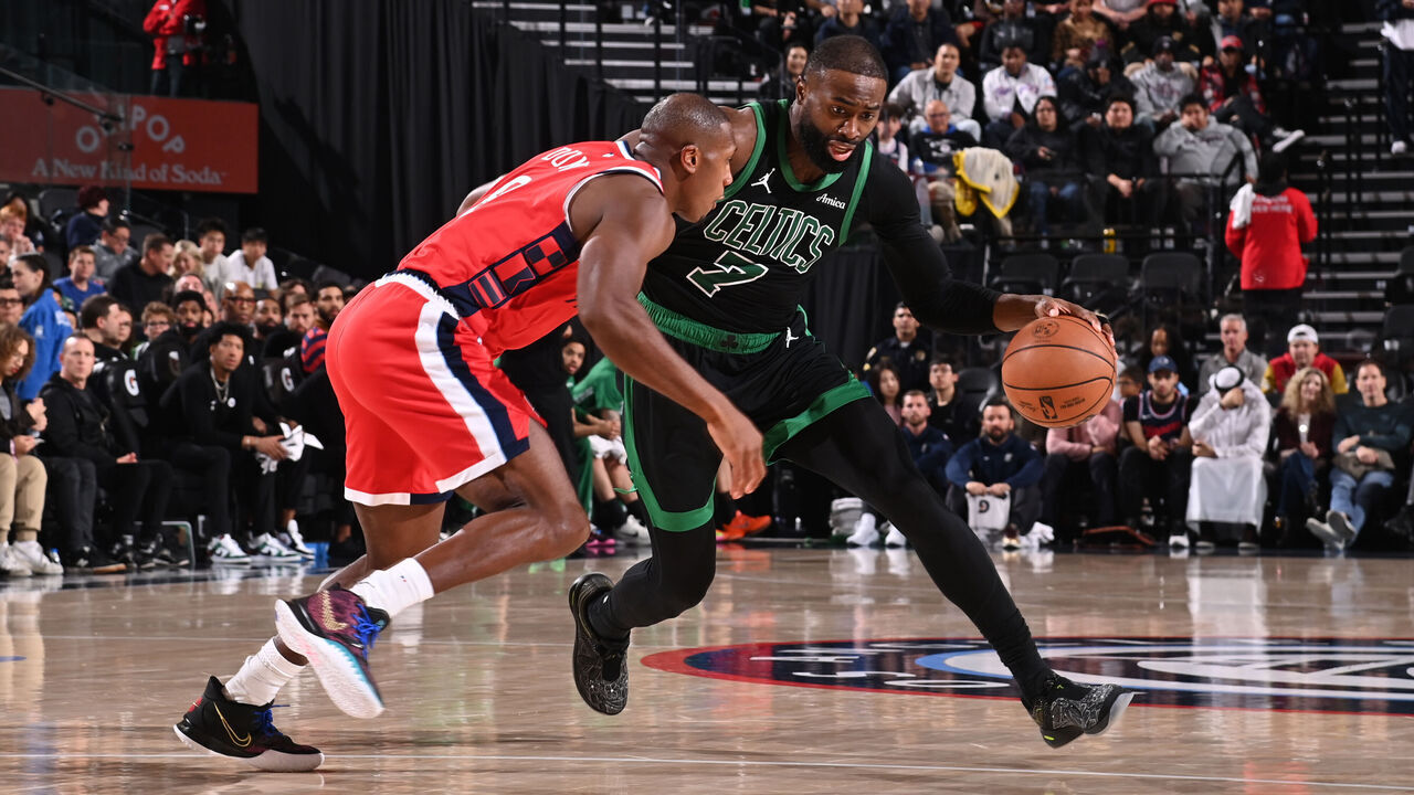 INGLEWOOD, CA - JANUARY 3: Jaylen Brown #7 of the Boston Celtics drives to the basket during the game against the LA Clippers on January 3, 2026 at Intuit Dome in Los Angeles, California. NOTE TO USER: User expressly acknowledges and agrees that, by downloading and/or using this Photograph, user is consenting to the terms and conditions of the Getty Images License Agreement. Mandatory Copyright Notice: Copyright 2026 NBAE