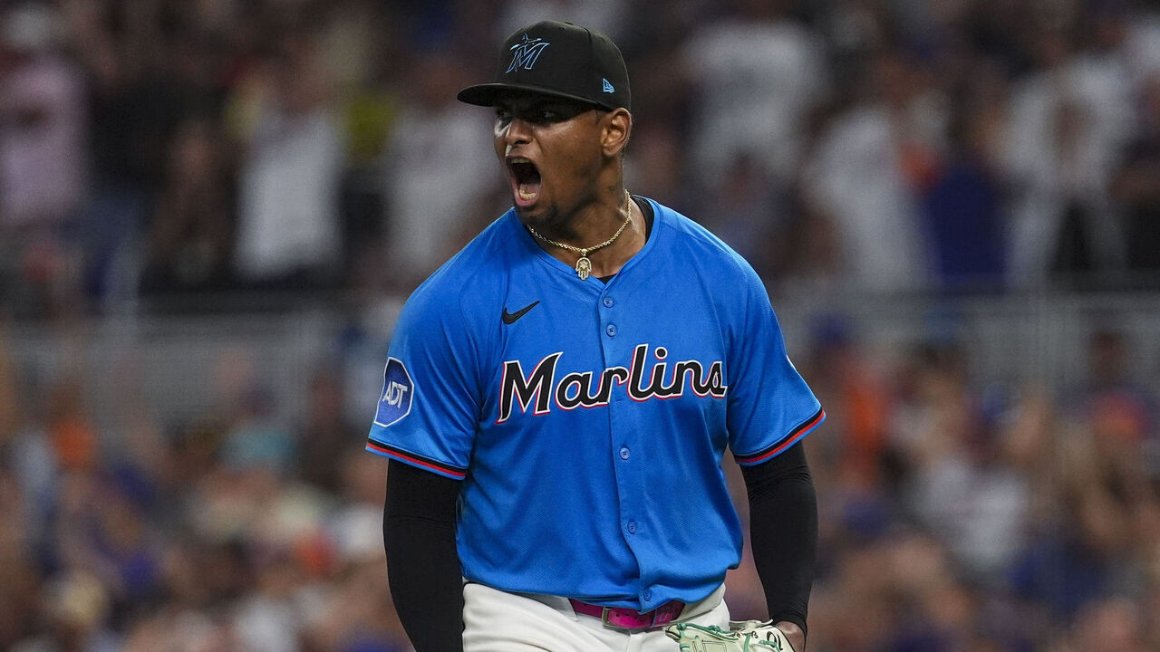 MIAMI, FLORIDA - SEPTEMBER 28: Edward Cabrera #27 of the Miami Marlins reacts in the game against the New York Mets at loanDepot park on September 28, 2025 in Miami, Florida.