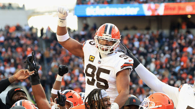 CINCINNATI, OHIO - JANUARY 04: Myles Garrett #95 of the Cleveland Browns celebrates after breaking the NFL single-season sack record during the game against the Cincinnati Bengals at Paycor Stadium on January 04, 2026 in Cincinnati, Ohio.