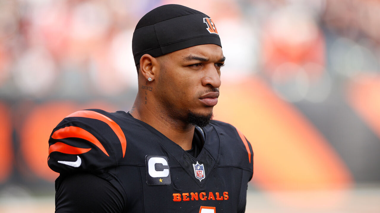 CINCINNATI, OH - DECEMBER 28: Cincinnati Bengals wide receiver Ja'Marr Chase (1) before the game against the Arizona Cardinals and the Cincinnati Bengals on December 28, 2025, at Paycor Stadium in Cincinnati, OH.