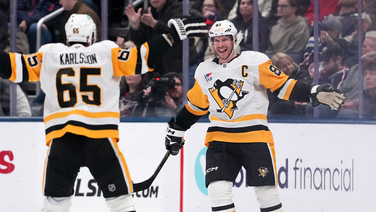 COLUMBUS, OHIO - JANUARY 04: Sidney Crosby #87 of the Pittsburgh Penguins celebrates scoring the game winning goal in overtime against the Columbus Blue Jackets at Nationwide Arena on January 04, 2026 in Columbus, Ohio.