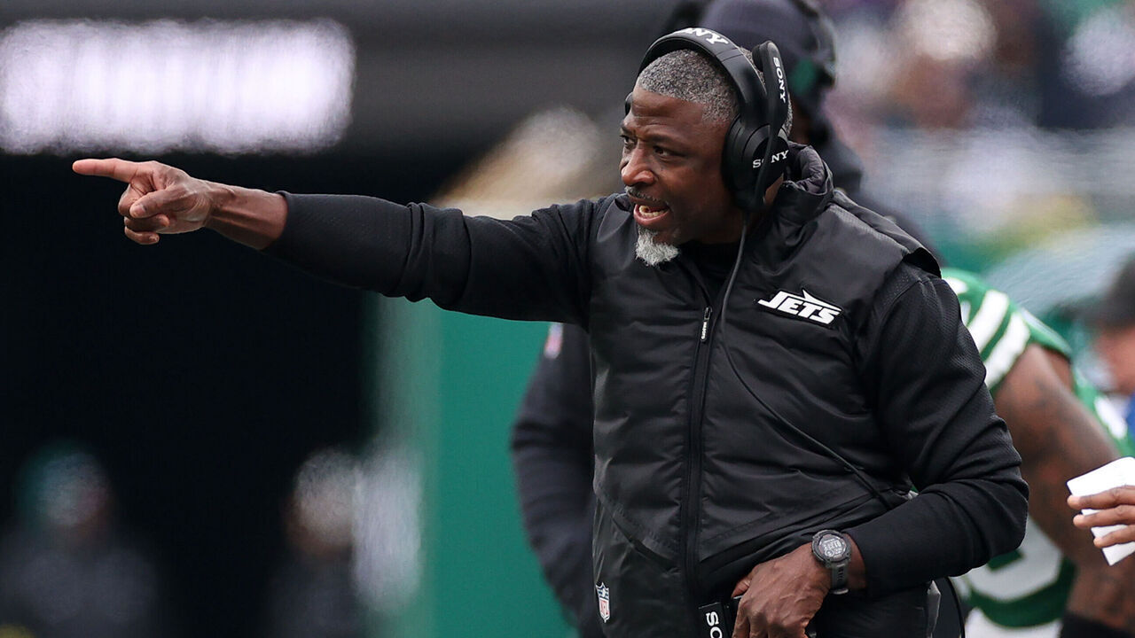 EAST RUTHERFORD, NEW JERSEY - DECEMBER 28: Head Coach Aaron Glen of the New York Jets instructs his team during the game against the New England Patriots at MetLife Stadium on December 28, 2025 in East Rutherford, New Jersey.