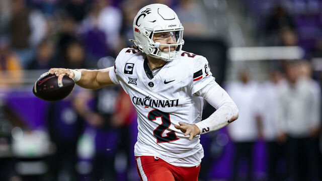 FORT WORTH, TX - NOVEMBER 29: Cincinnati Bearcats quarterback Brendan Sorsby #2) throws a pass during the college football game between the TCU Horned Frogs and Cincinnati Bearcats on November 29, 2025 at Amon G. Carter Stadium in Fort Worth, TX.