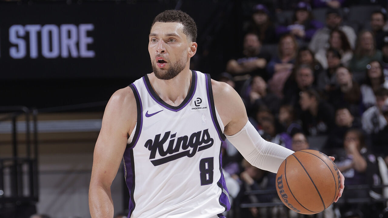 SACRAMENTO, CA - JANUARY 4: Zach LaVine #8 of the Sacramento Kings dribbles the ball during the game against the Milwaukee Bucks on January 4, 2026 at Golden 1 Center in Sacramento, California. Mandatory Copyright Notice: Copyright 2026 NBAE