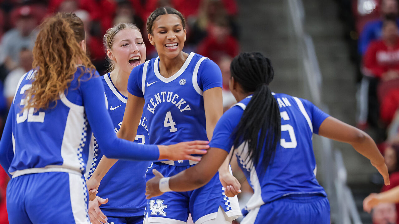 LOUISVILLE, KENTUCKY - NOVEMBER 22: Lexi Blue #4 of the Kentucky Wildcats reacts with team members during the second half of the NCAA women's basketball game between the Louisville Cardinals and the Kentucky Wildcats at KFC YUM! Center on November 22, 2025 in Louisville, Kentucky.