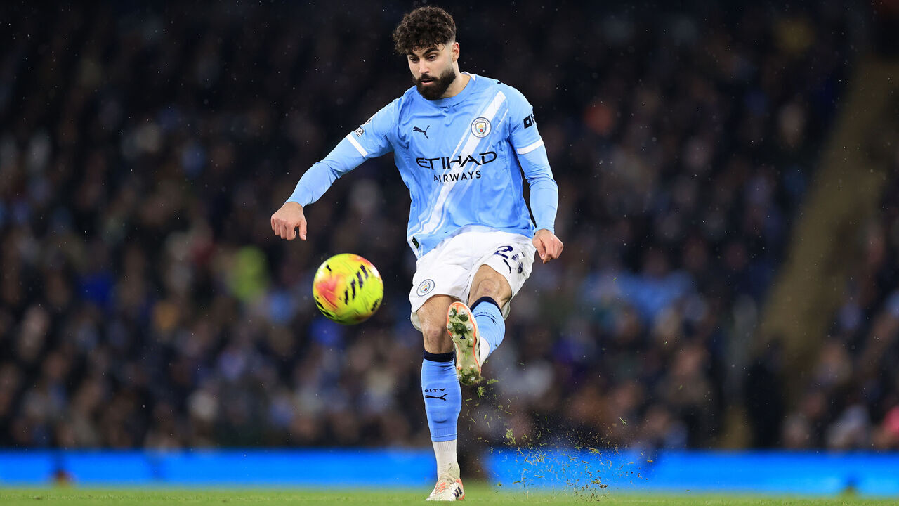 MANCHESTER, ENGLAND - JANUARY 4: Josko Gvardiol of Manchester City in action during the Premier League match between Manchester City and Chelsea at Etihad Stadium on January 4, 2026 in Manchester, England.