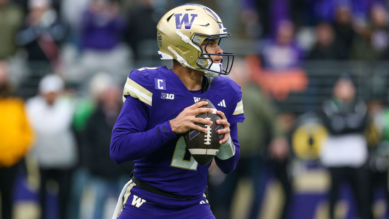 SEATTLE, WA - NOVEMBER 29: Washington (QB) #2 Demond Williams Jr during the college football game between the Washington Huskies and the Oregon Ducks on November 29th, 2025 at Husky Stadium in Seattle, WA.