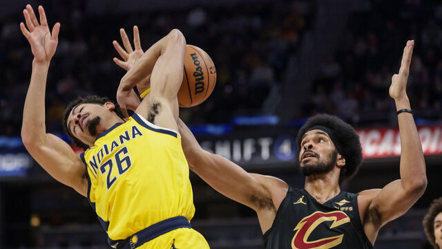 INDIANAPOLIS, INDIANA - JANUARY 6: Ben Sheppard #26 of the Indiana Pacers has the ball knocked away by Jarrett Allen #31 of the Cleveland Cavaliers during the first half at Gainbridge Fieldhouse on January 6, 2026 in Indianapolis, Indiana.