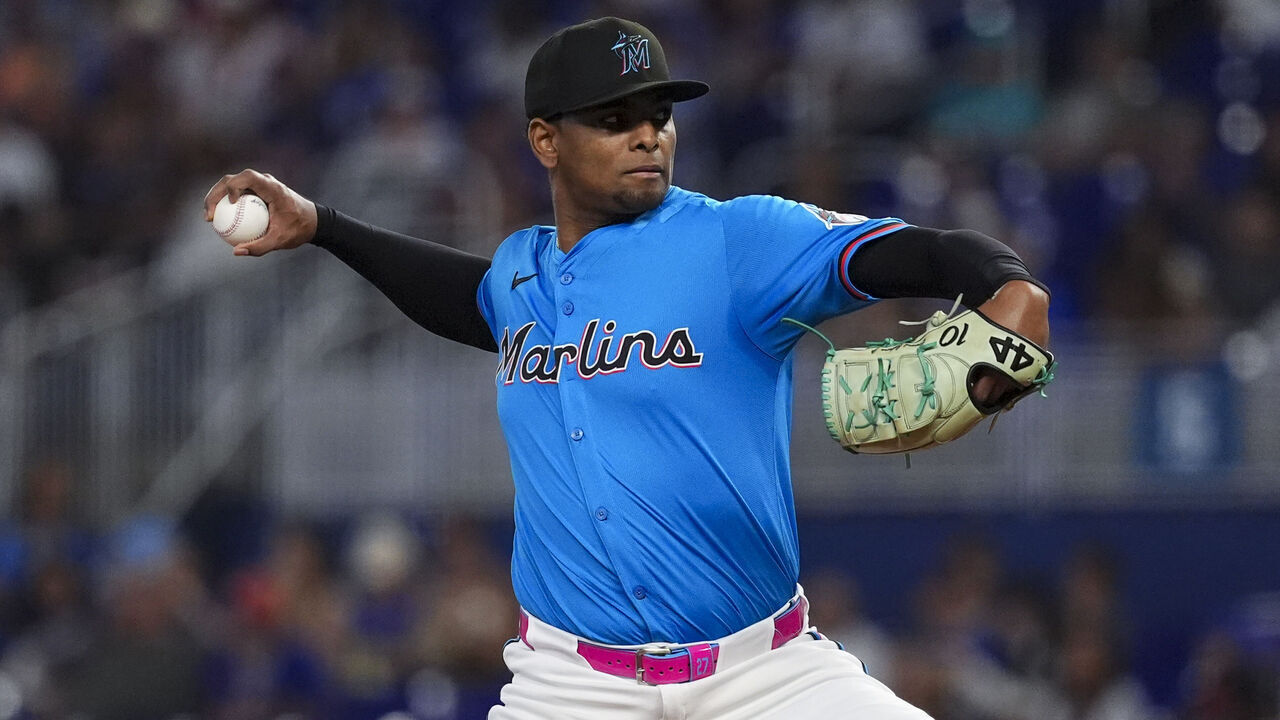 MIAMI, FLORIDA - SEPTEMBER 28: Edward Cabrera #27 of the Miami Marlins pitches in the game against the New York Mets at loanDepot park on September 28, 2025 in Miami, Florida.