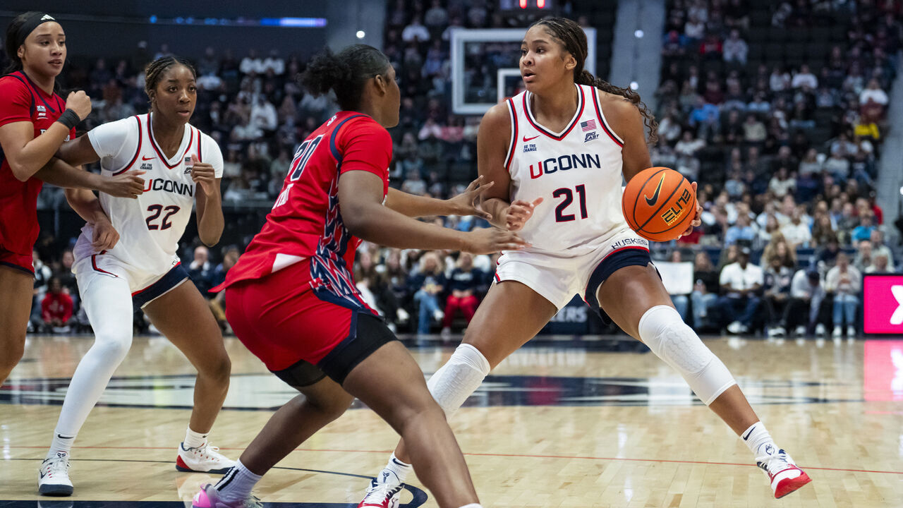 HARTFORD, CONNECTICUT - JANUARY 07: Sarah Strong #21 of the Connecticut Huskies is defended by Sa'Mya Wyatt #20 of the St. John's Red Storm during the first half of an NCAA women's basketball game at PeoplesBank Arena on January 07, 2026 in Hartford, Connecticut.