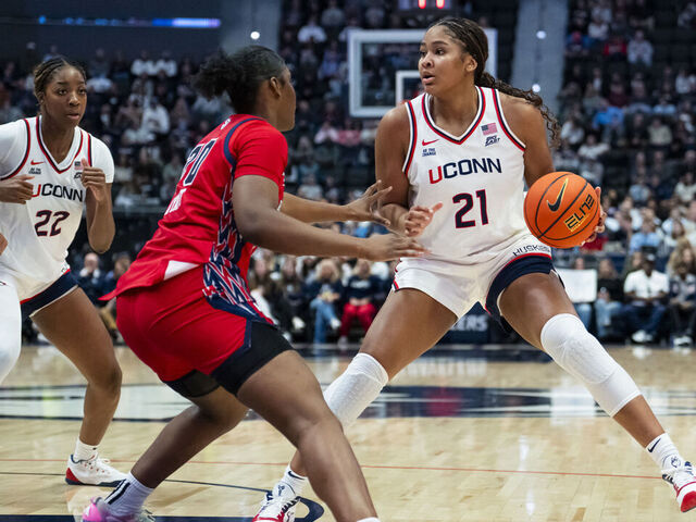 HARTFORD, CONNECTICUT - JANUARY 07: Sarah Strong #21 of the Connecticut Huskies is defended by Sa'Mya Wyatt #20 of the St. John's Red Storm during the first half of an NCAA women's basketball game at PeoplesBank Arena on January 07, 2026 in Hartford, Connecticut.