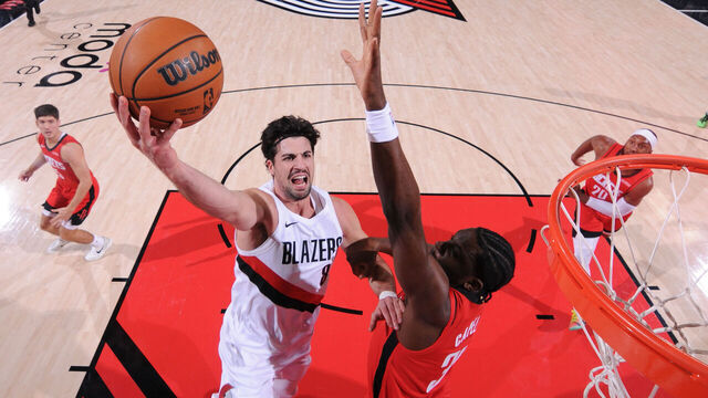 PORTLAND, OR - JANUARY 7: Deni Avdija #8 of the Portland Trail Blazers drives to the basket during the game against the Houston Rockets on January 7, 2026 at the Moda Center Arena in Portland, Oregon. Mandatory Copyright Notice: Copyright 2026 NBAE