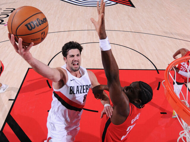 PORTLAND, OR - JANUARY 7: Deni Avdija #8 of the Portland Trail Blazers drives to the basket during the game against the Houston Rockets on January 7, 2026 at the Moda Center Arena in Portland, Oregon. Mandatory Copyright Notice: Copyright 2026 NBAE