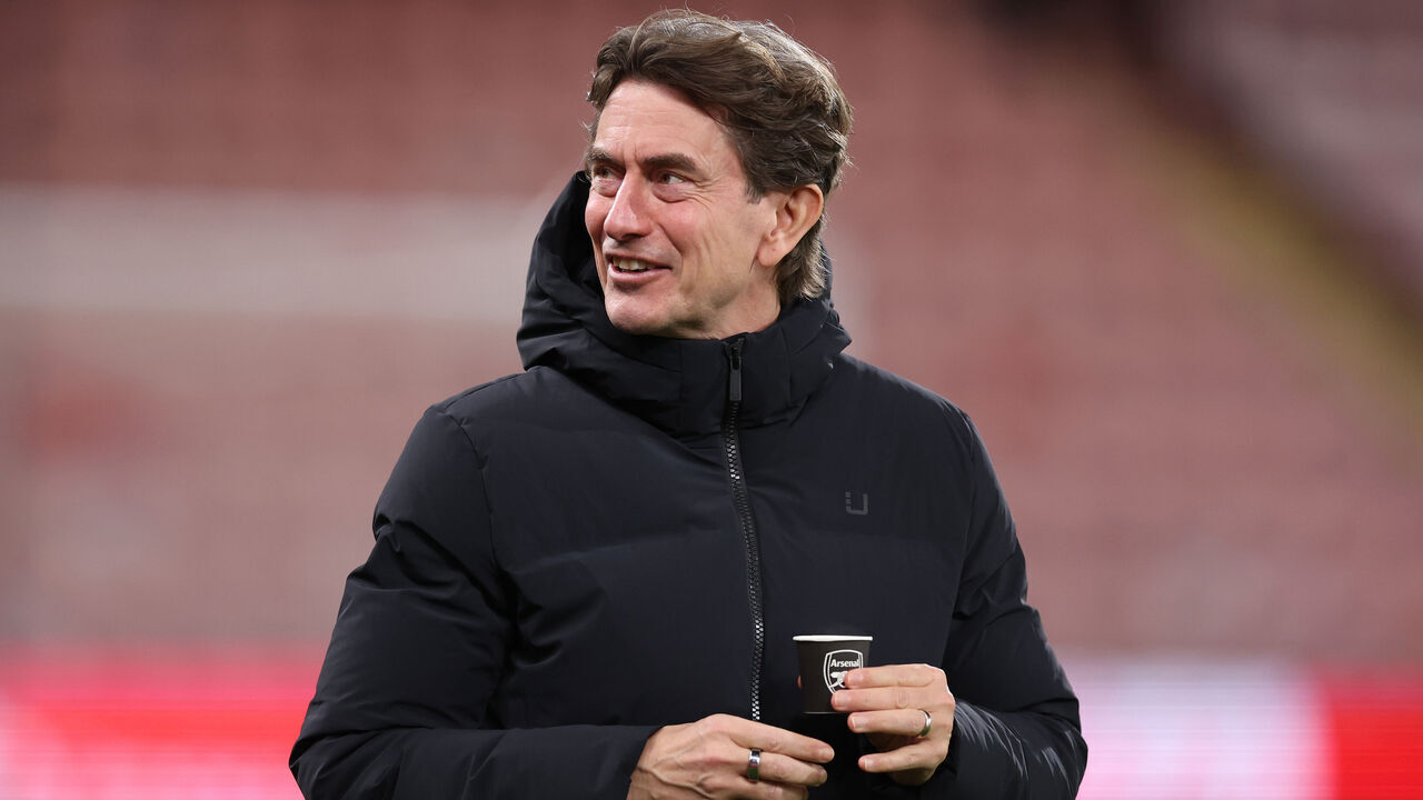 BOURNEMOUTH, ENGLAND - JANUARY 07: Thomas Frank manager / head coach of Tottenham Hotspur holding a cup with the Arsenal club badge on ahead of the Premier League match between Bournemouth and Tottenham Hotspur at Vitality Stadium on January 07, 2026 in Bournemouth, England.