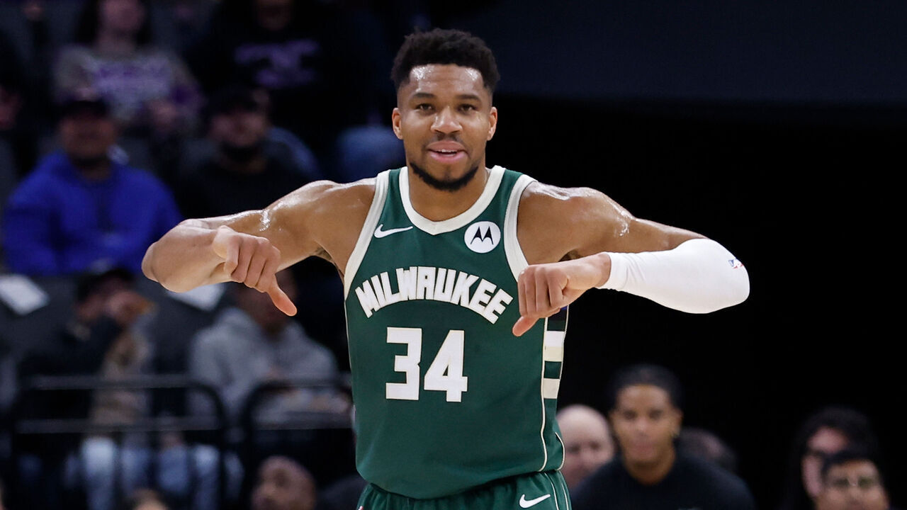 SACRAMENTO, CALIFORNIA - JANUARY 04: Giannis Antetokounmpo #34 of the Milwaukee Bucks reacts to fans in the third quarter against the Sacramento Kings at Golden 1 Center on January 04, 2026 in Sacramento, California.