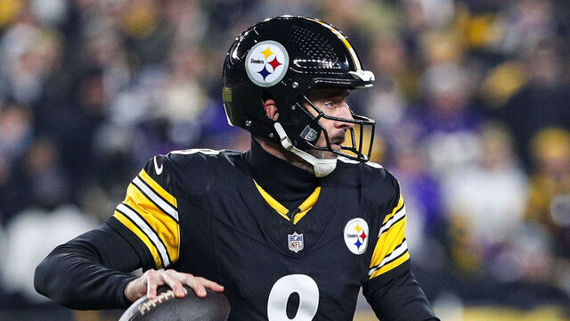PITTSBURGH, PA - JANUARY 04: Pittsburgh Steelers quarterback Aaron Rodgers (8) looks to pass during the NFL football game between the Baltimore Ravens and Pittsburgh Steelers on January 4, 2026 at Acrisure Stadium in Pittsburgh, PA.