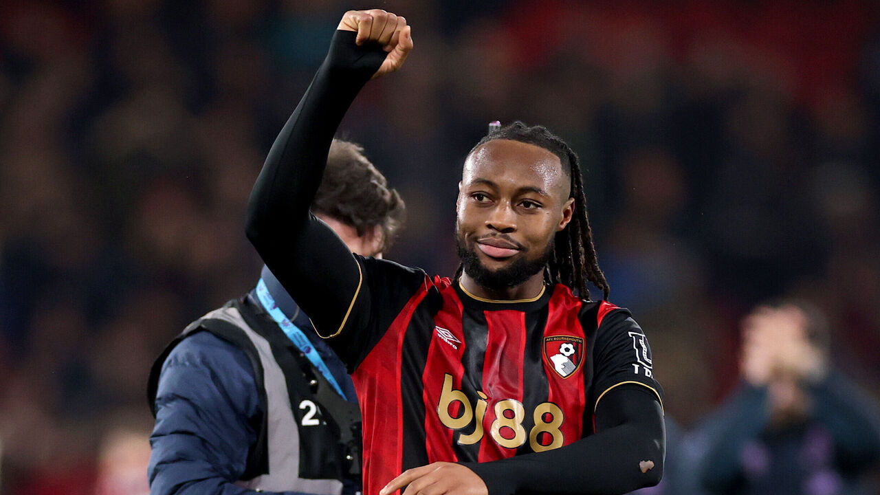 BOURNEMOUTH, ENGLAND - JANUARY 07: Antoine Semenyo of AFC Bournemouth acknowledges the fans after the Premier League match between Bournemouth and Tottenham Hotspur at Vitality Stadium on January 07, 2026 in Bournemouth, England.