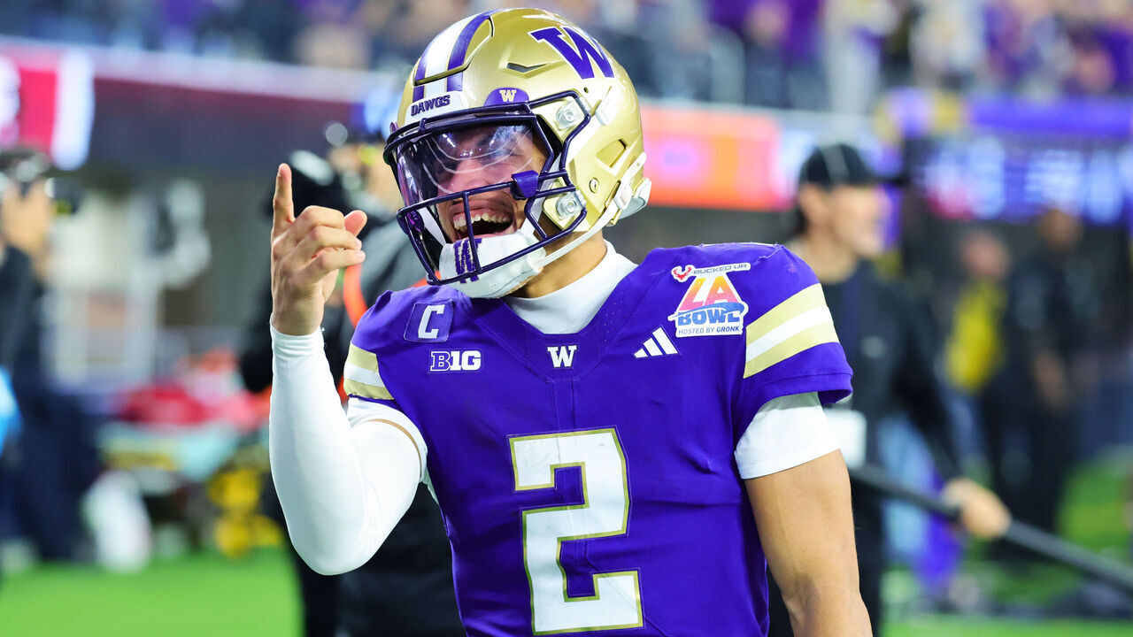 INGLEWOOD, CALIFORNIA - DECEMBER 13: Quarterback Demond Williams Jr. #2 of the Washington Huskies points up at the fans after throwing a scoring pass during the first half of the LA Bowl Game against the Boise State Broncos at Sofi Stadium on December 13, 2025 in Inglewood, California.