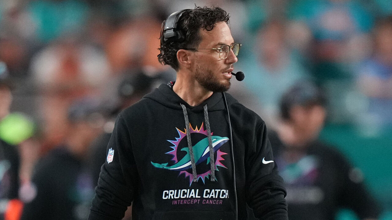 MIAMI GARDENS, FL - SEPTEMBER 30: Miami Dolphins head coach Mike McDaniel walks the sidelines during the game between the Tennessee Titans and the Miami Dolphins on Monday, September 30, 2024 at Hard Rock Stadium in Miami Gardens, Fla.