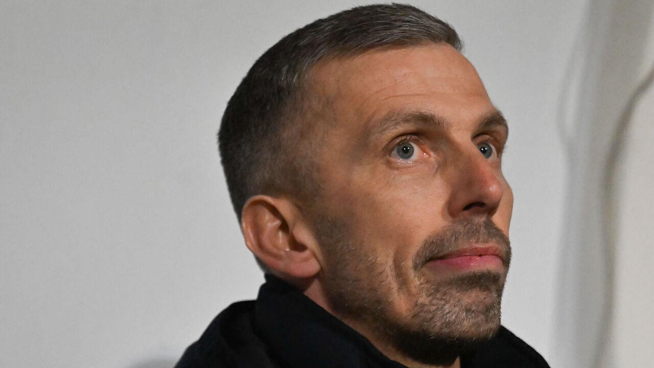 Strasbourg's British Head coach Gary O'Neil looks on during the French Cup round of 32 football match between US Avranches and RC Strasbourg at The Rene-Fenouillere stadium in Avranches, western France on January 10, 2026.