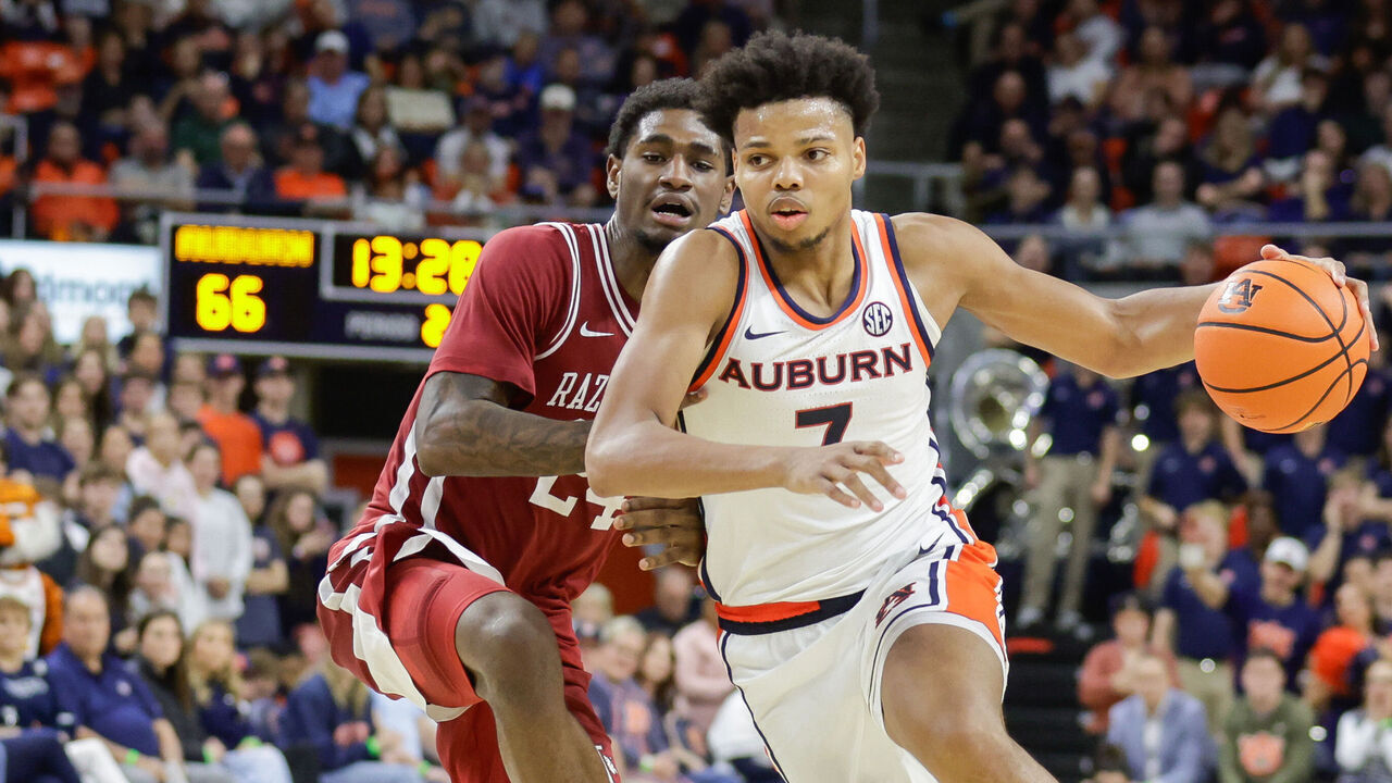 AUBURN, ALABAMA - JANUARY 10: Keyshawn Hall #7 of Auburn Tigers dribbles past Billy Richmond III #24 of the Arkansas Razorbacks during the second half at Neville Arena on January 10, 2026 in Auburn, Alabama.