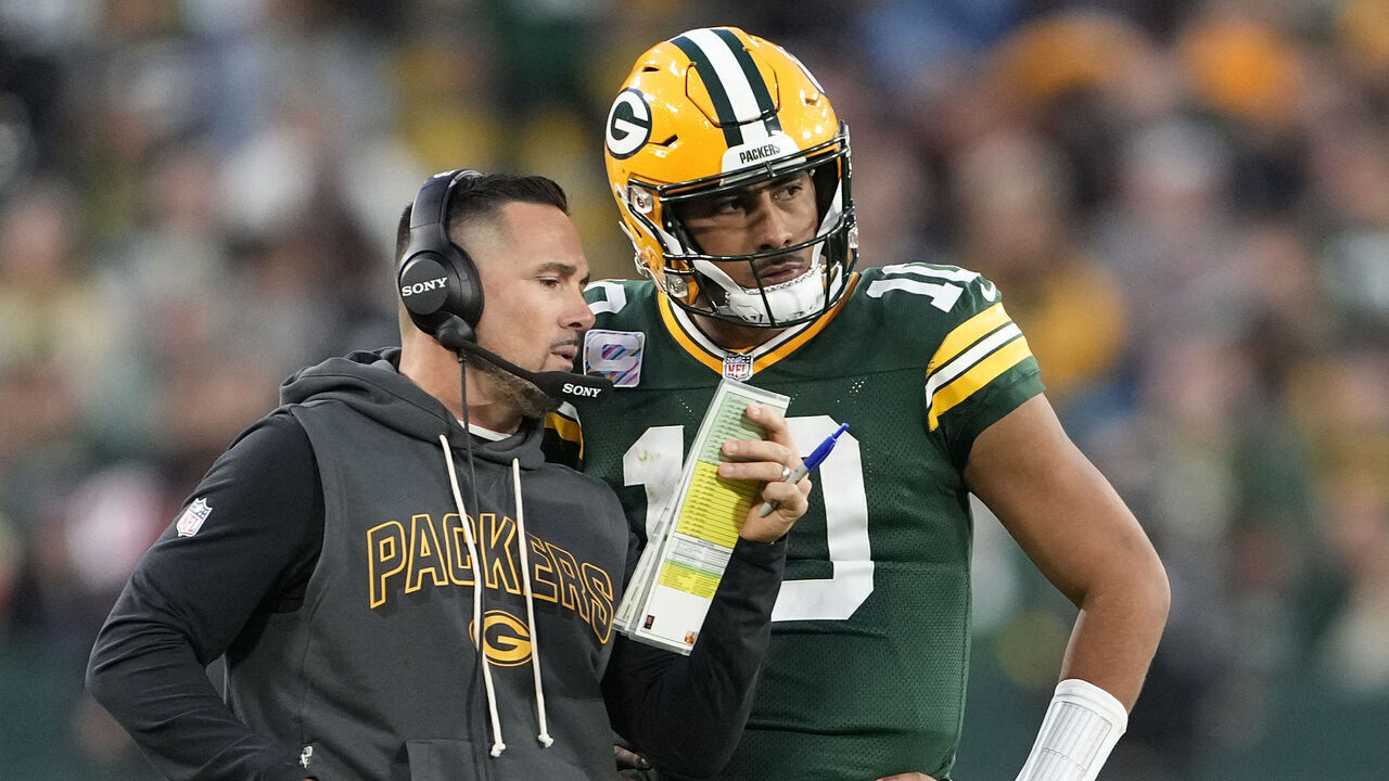 GREEN BAY, WISCONSIN - OCTOBER 12: Head coach Matt LaFleur of the Green Bay Packers talks with Jordan Love #10 during a timeout in the fourth quarter in the game against the Cincinnati Bengals at Lambeau Field on October 12, 2025 in Green Bay, Wisconsin.