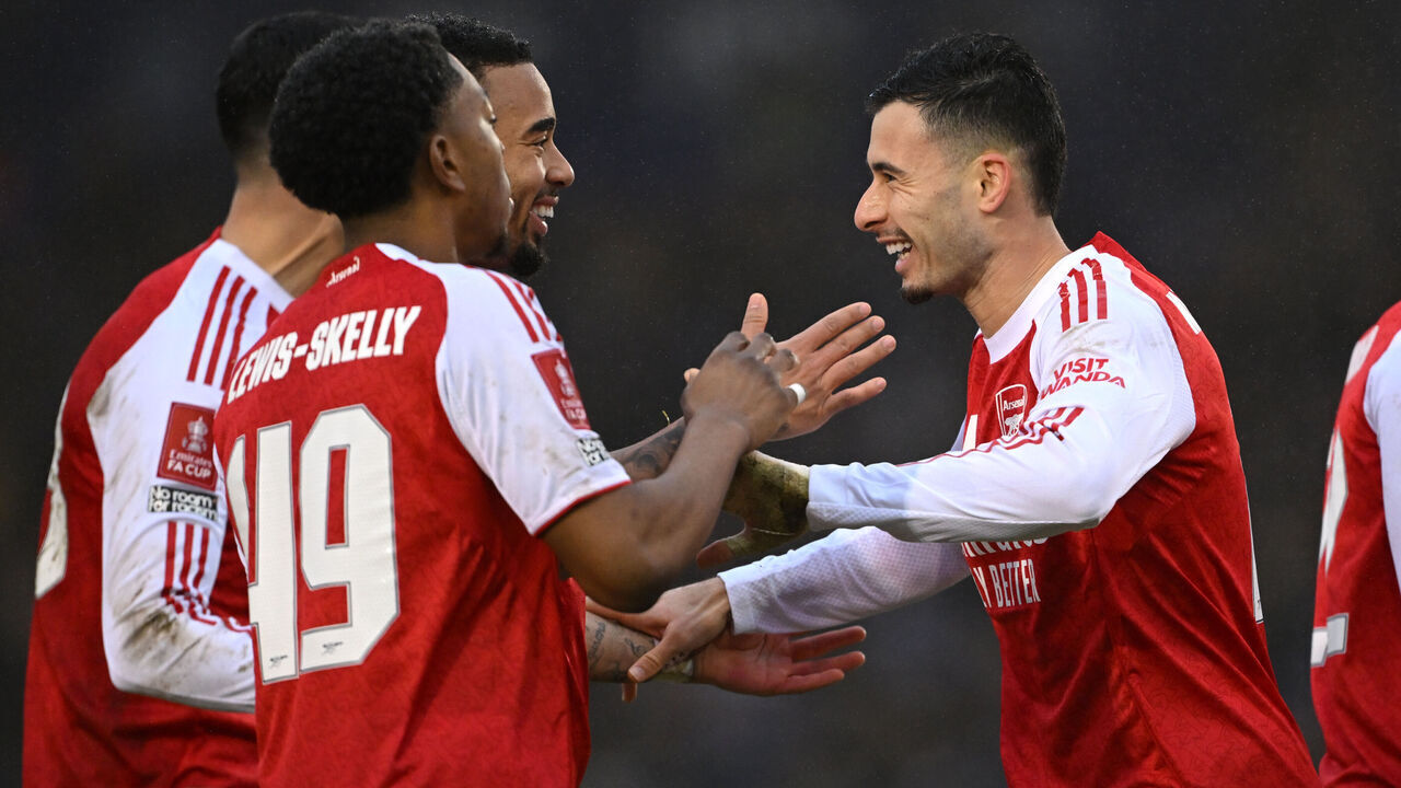 PORTSMOUTH, ENGLAND - JANUARY 11: Gabriel Martinelli of Arsenal celebrates with his teammates after scoring his team's third goal during the Emirates FA Cup Third Round match between Portsmouth and Arsenal at Fratton Park on January 11, 2026 in Portsmouth, England.