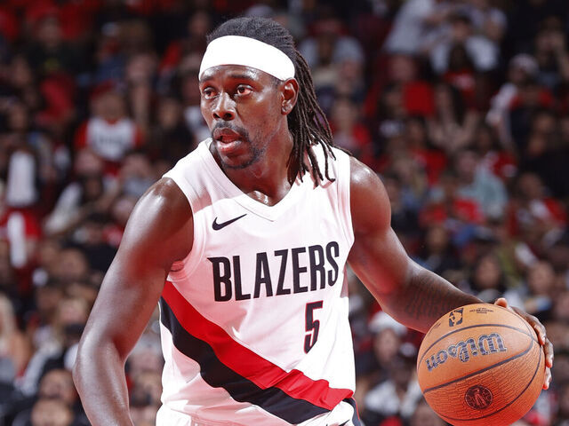 Blazers' Holiday returns in loss to Knicks after 27-game absence | theScore.com