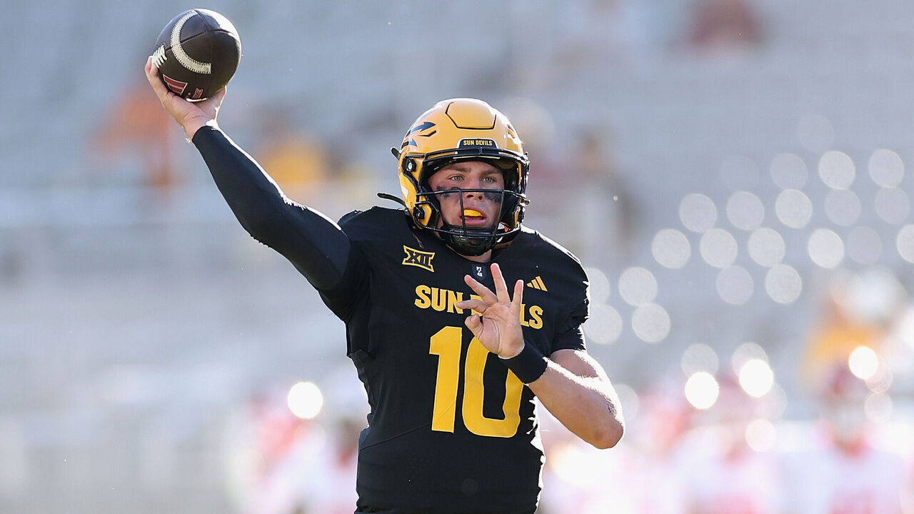 TEMPE, ARIZONA - OCTOBER 25: Sam Leavitt #10 of the Arizona State Sun Devils warms up before the NCAAF game at Mountain America Stadium on October 25, 2025 in Tempe, Arizona. The Cougars defeated the Sun Devils 24-16.
