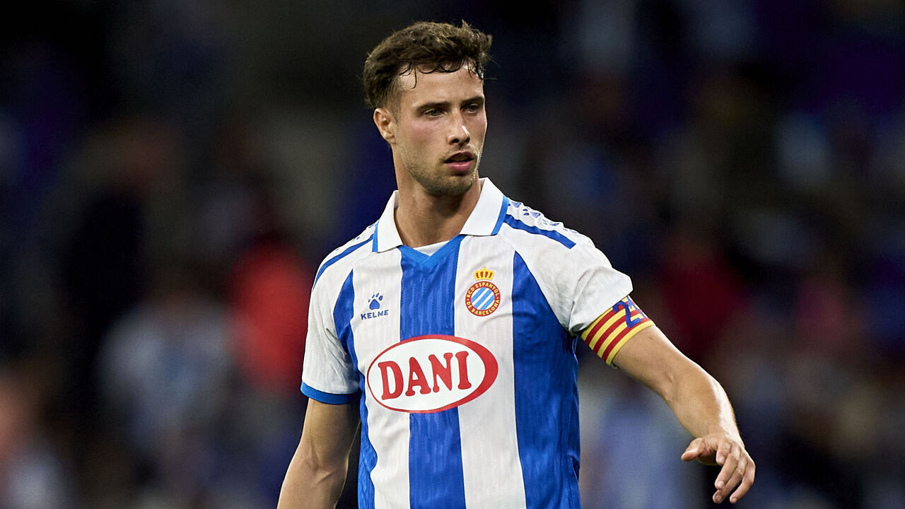 BARCELONA, SPAIN - OCTOBER 05: Javi Puado of RCD Espanyol de Barcelona looks on during the LaLiga EA Sports match between RCD Espanyol de Barcelona and Real Betis Balompie at RCDE Stadium on October 05, 2025 in Barcelona, Spain.