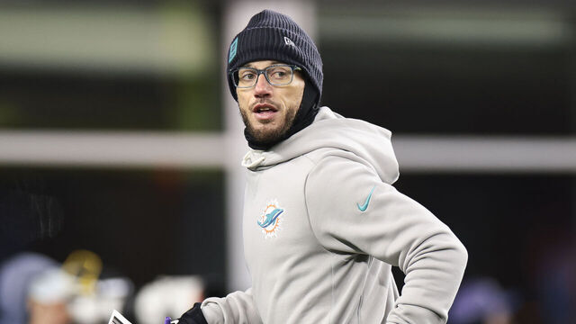 FOXBOROUGH, MASSACHUSETTS - JANUARY 4: Miami Dolphins head coach Mike McDaniel runs off the field at halftime against the New England Patriots at Gillette Stadium on January 4, 2026 in Foxborough, Massachusetts.