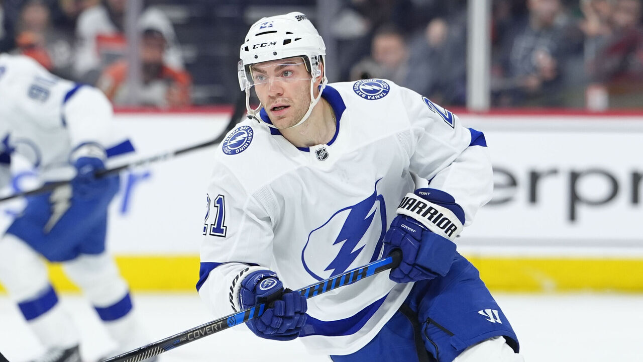PHILADELPHIA , PA - JANUARY 10: Tampa Bay Lightning center Brayden Point (21) in action in the second period during the game between the Tampa Bay Lightning and Philadelphia Flyers on January 10, 2026 at Xfinity Mobile Arena in Philadelphia, PA.