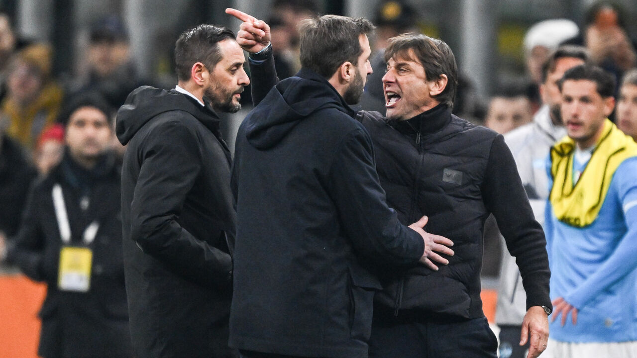 Referee Daniele Doveri shows a red card to Antonio Conte of SSC Napoli during the Italian Serie A football match between Inter FC and SSC Napoli in Milan, Italy, on January 11, 2026, at Giuseppe Meazza San Siro stadium.