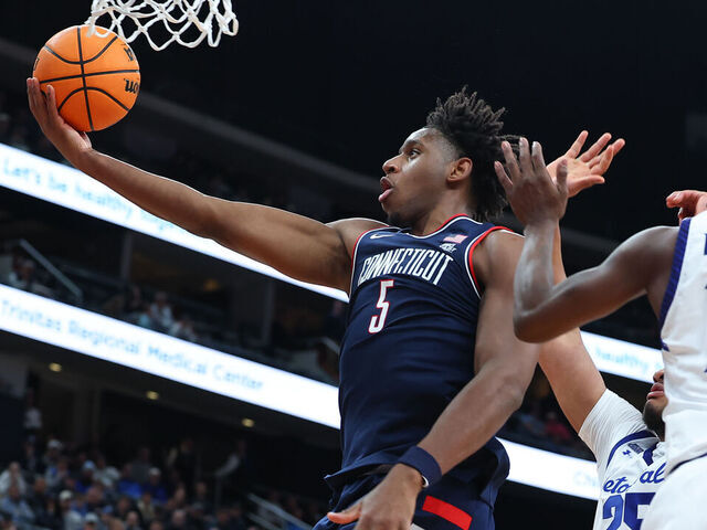 NEWARK NJ - JANUARY 13: Tarris Reed Jr. #5 of the UConn Huskies drives to the basket during the game against the Seton Hall Pirates on January 13, 2026 at Prudential Center in Newark New Jersey.